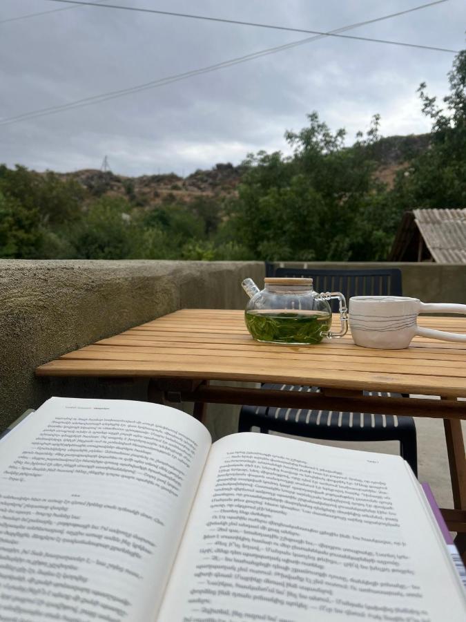 Zove Rural Cottage With Garden Views K'arashamb المظهر الخارجي الصورة